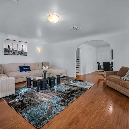 Modern Large 2 Level 2-Bedroom 2-Bathroom By West Hollywood